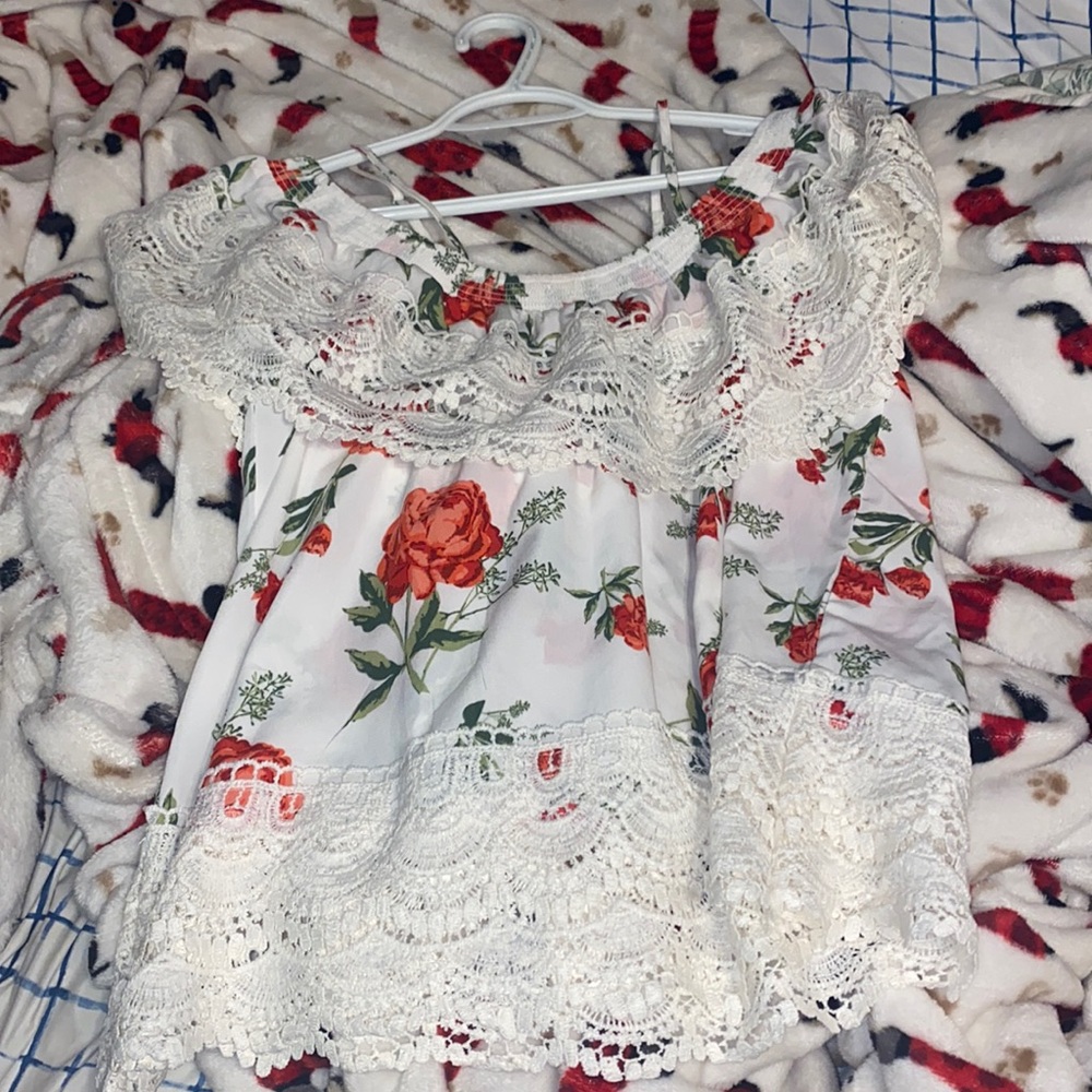I’m selling a top that’s only been worn once in great condition